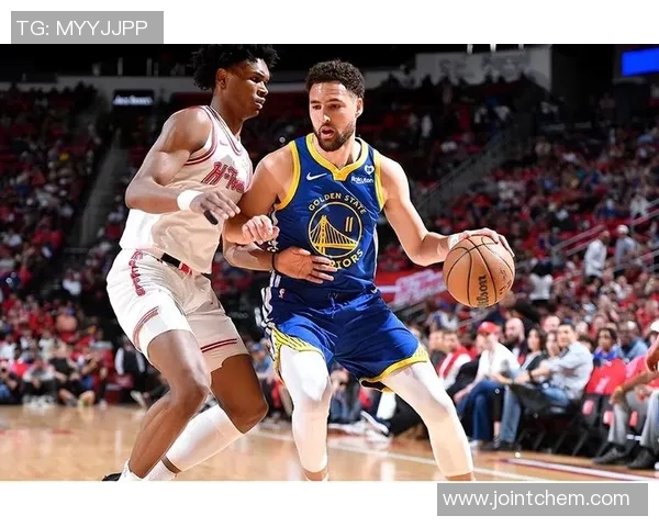 火箭与雷霆激战回顾12月26日精彩比赛录像全景解析 火箭与雷霆激战回顾12月26日精彩比赛录像全景解析